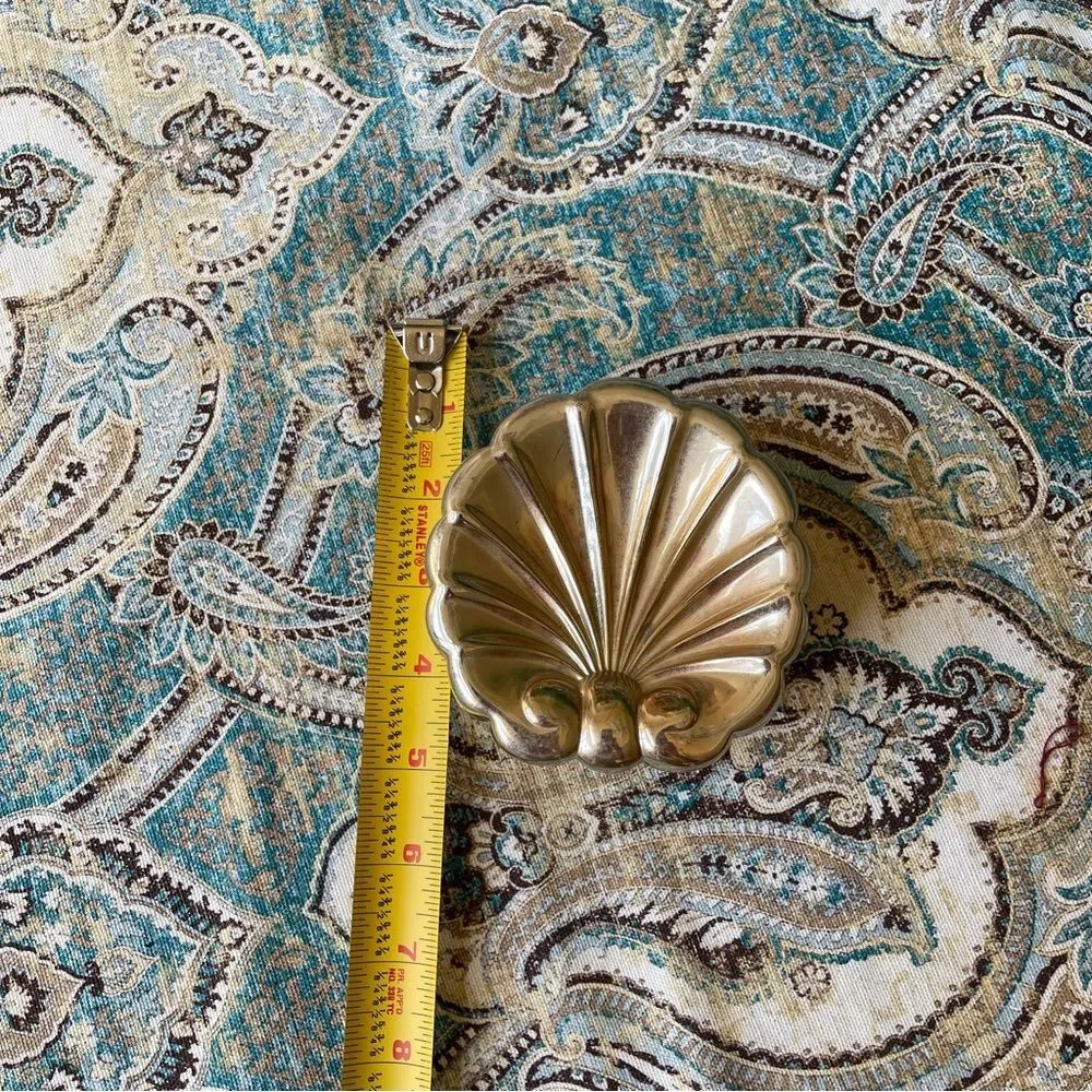 Metal Scallop Shell Trinket Box Vintage Silver Tone Velvet Lined Coastal Decor